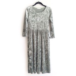 NeeSee’s sage green crushed velvet midi dress